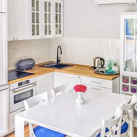 3 Bedroom Lovely In Appartamento Łukęcin