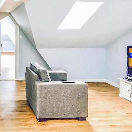 Apartment 3 Bedroom Lovely In *